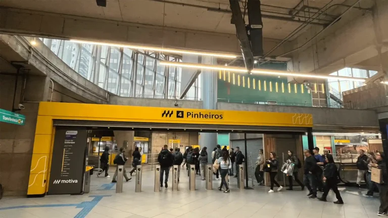 Estação Pinheiros da Linha 4-Amarela