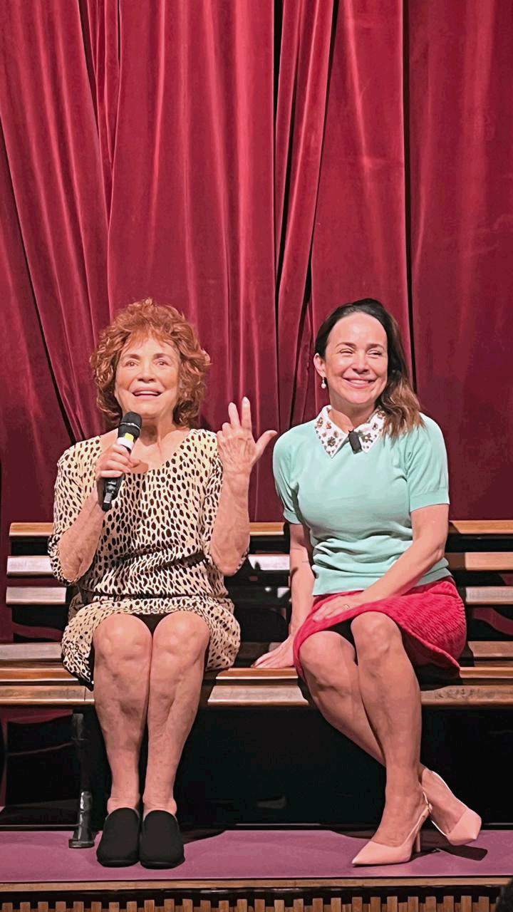 Regina Duarte e Gabriela Duarte durante encontro sobre a peça A Filha da