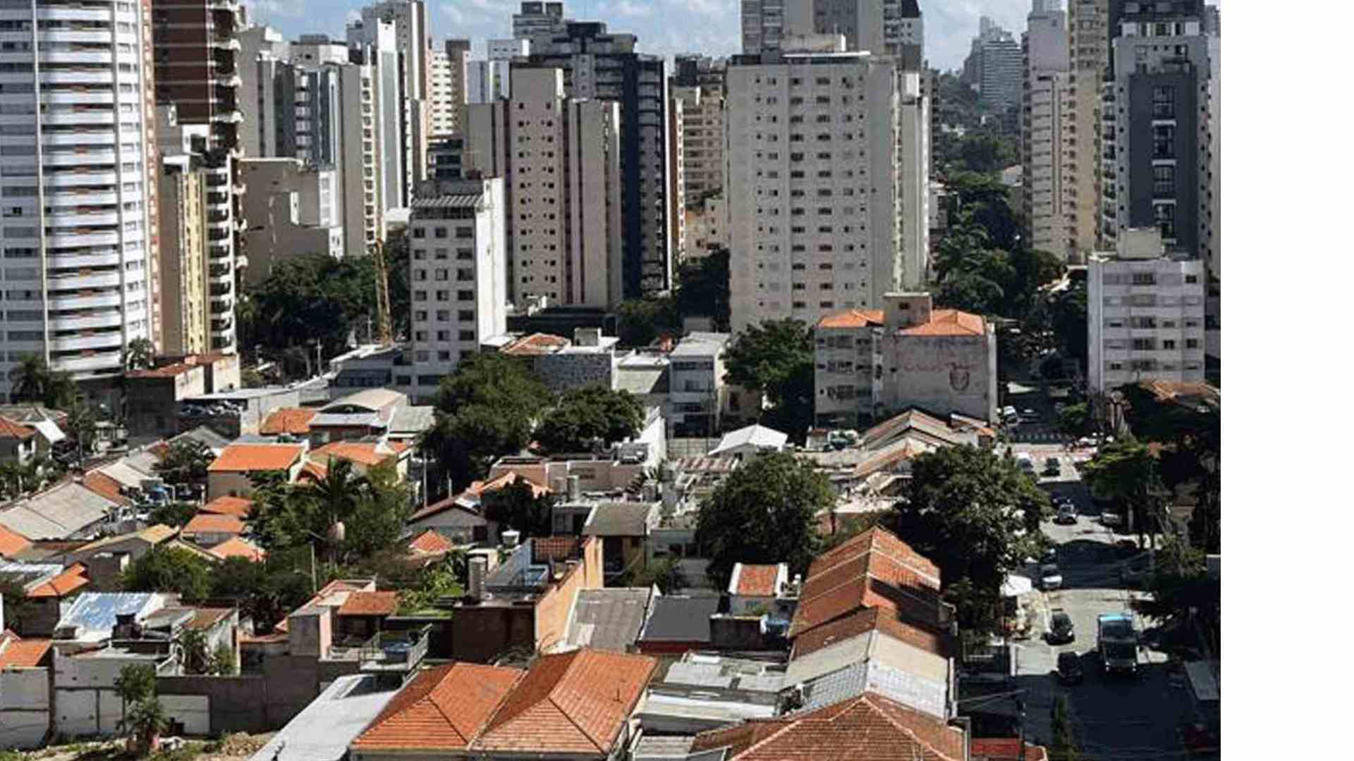 Casario e edifícios no entorno do Quadrilátero Vilas do Sol em Pinheiros