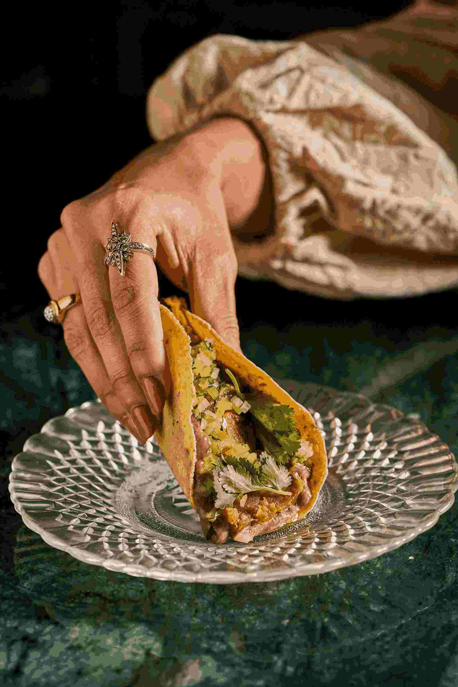 Tacos de milho, porco, feijão e pimentas da Madre