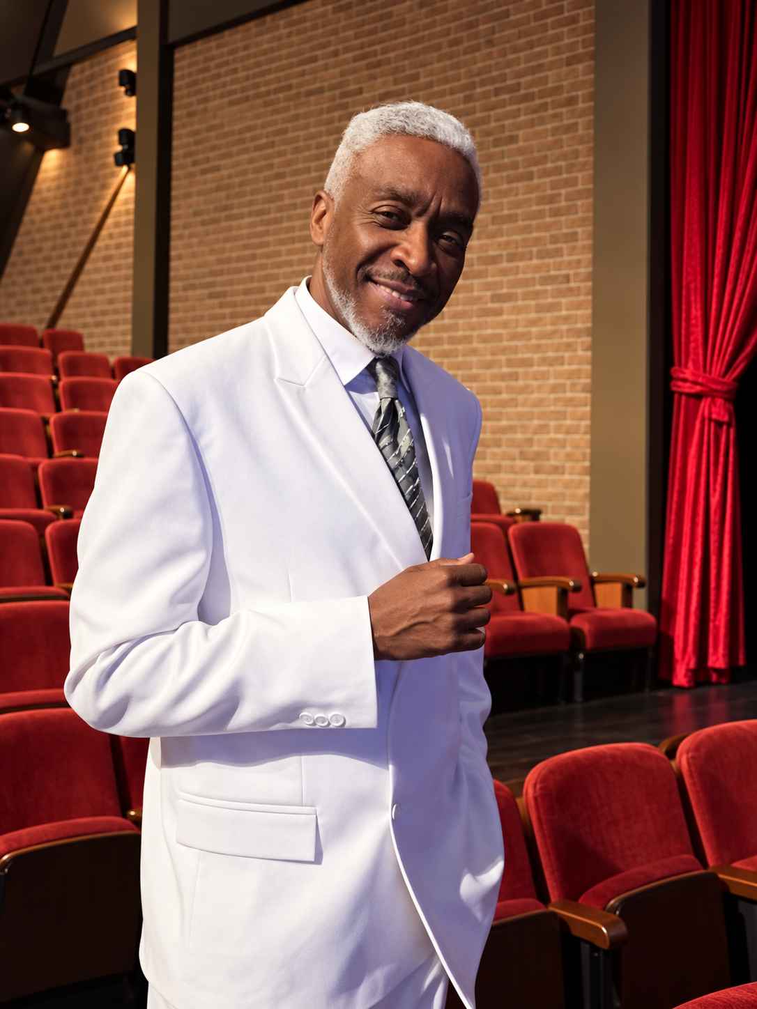 Maurício Xavier interpreta João Carlos, pai de Alcione, em Marrom, O Musical