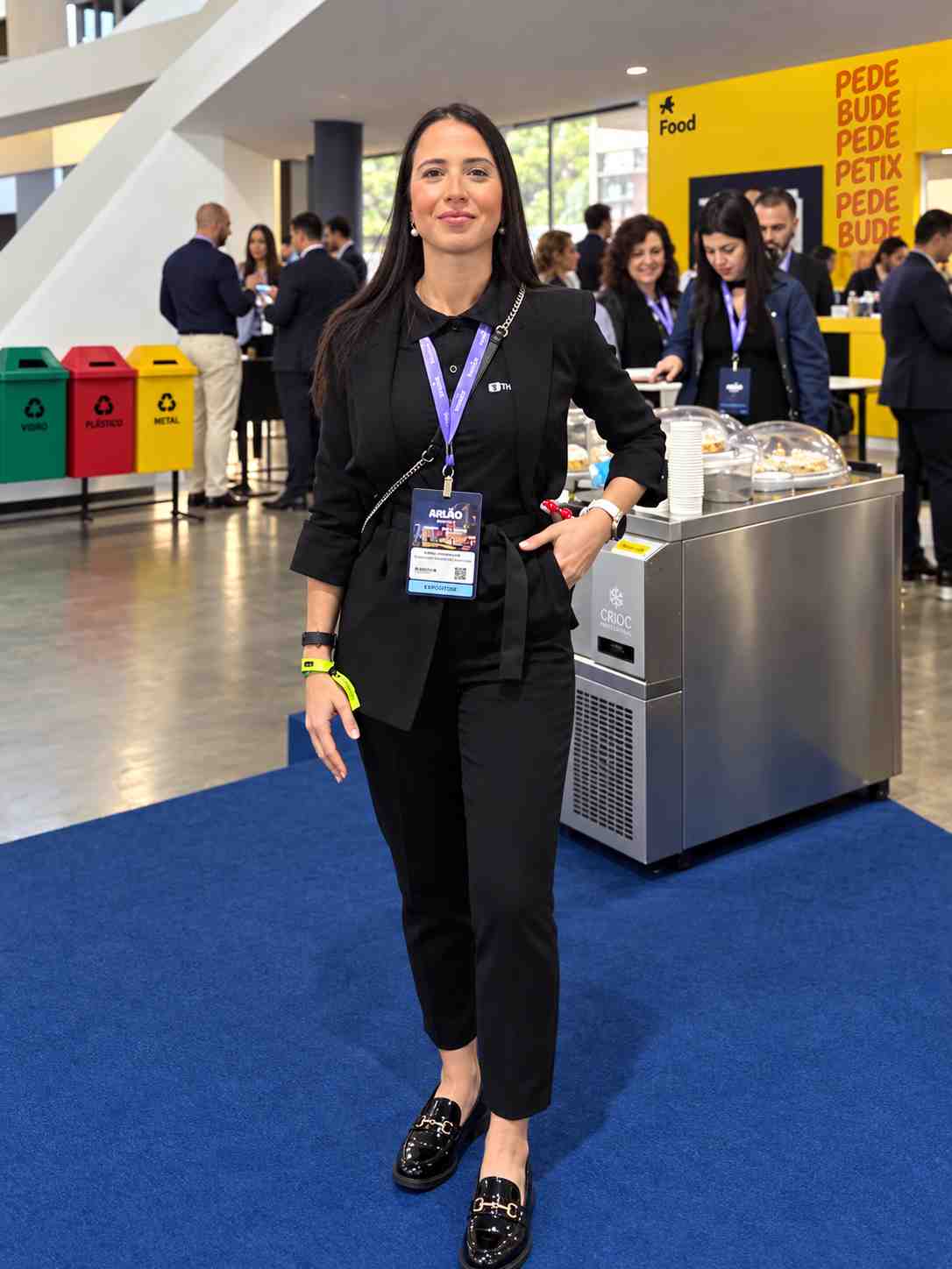 Paula Fornazaro, Head de Marketing da Top Taylor, durante entrevista ao Portal Pinheiros no Salão Abrasel