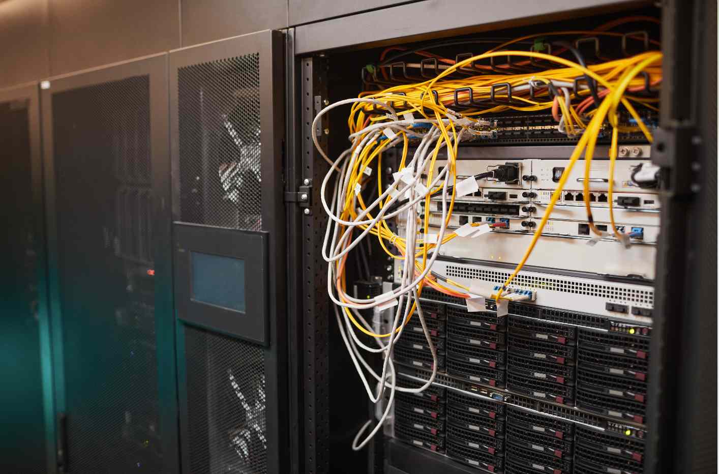 Servidor e infraestrutura de armazenamento de dados