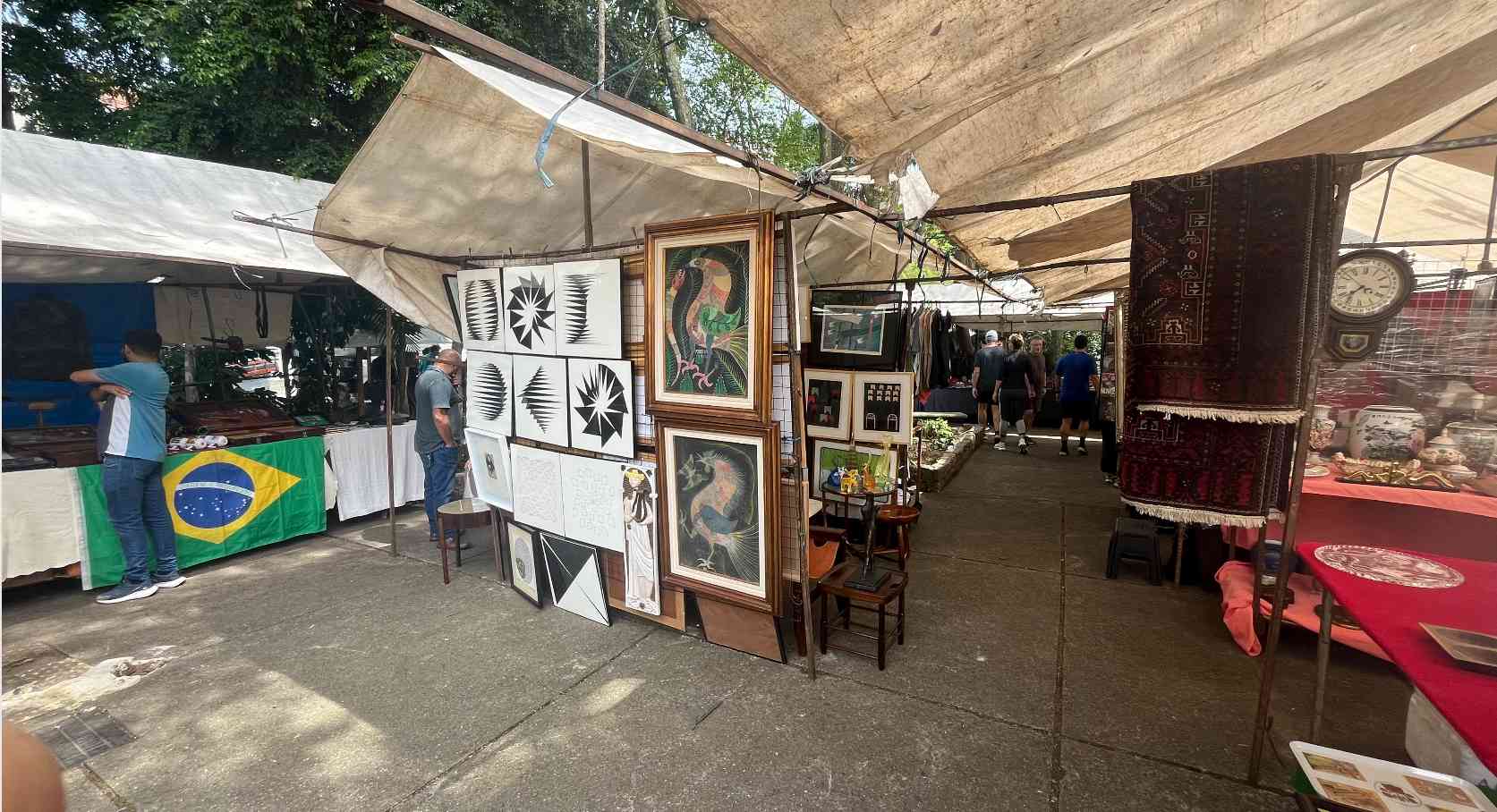 Feira de antiguidades da Praça Benedito Calixto em Pinheiros